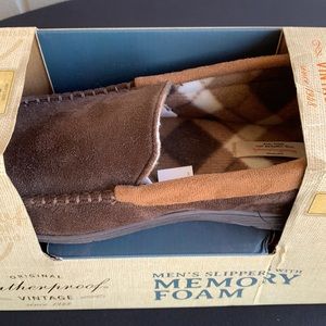 Men’s Memory Foam Slippers NWT
